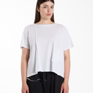 T-shirt oversize Wendy Kei z ozdobnymi aplikacjami – minimalistyczny design