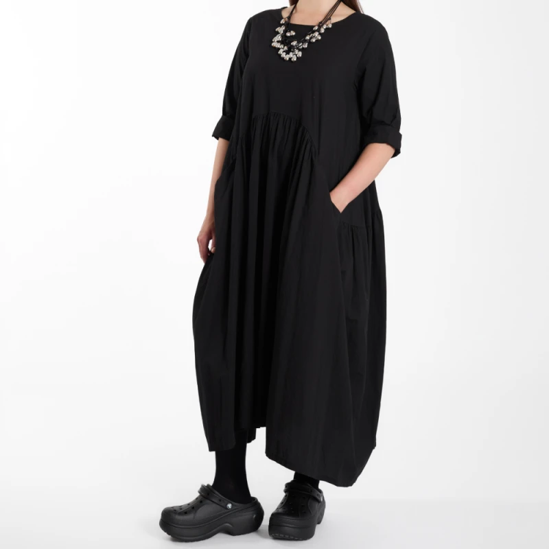 Sukienka oversize Wendy Kei z bawełny koszulowej – architektoniczny fason