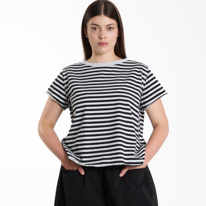 T-shirt Wendy Kei w paski – pudełkowy fason z mięsistej dzianiny