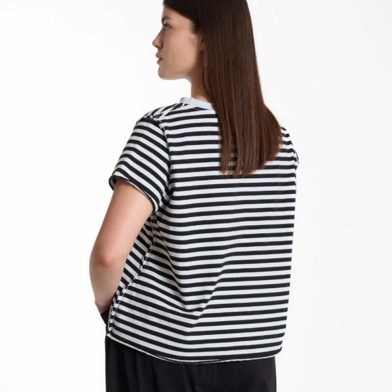 T-shirt Wendy Kei w paski – pudełkowy fason z mięsistej dzianiny