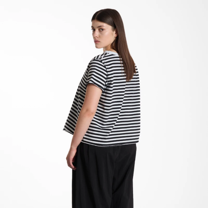 T-shirt Wendy Kei w paski – pudełkowy fason z mięsistej dzianiny