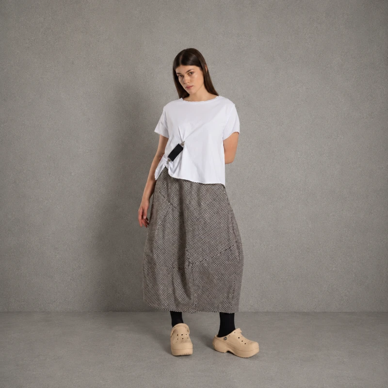 T-SHIRT „BOX BELT” – biały fason pudełkowy z paskiem WENDY TRENDY