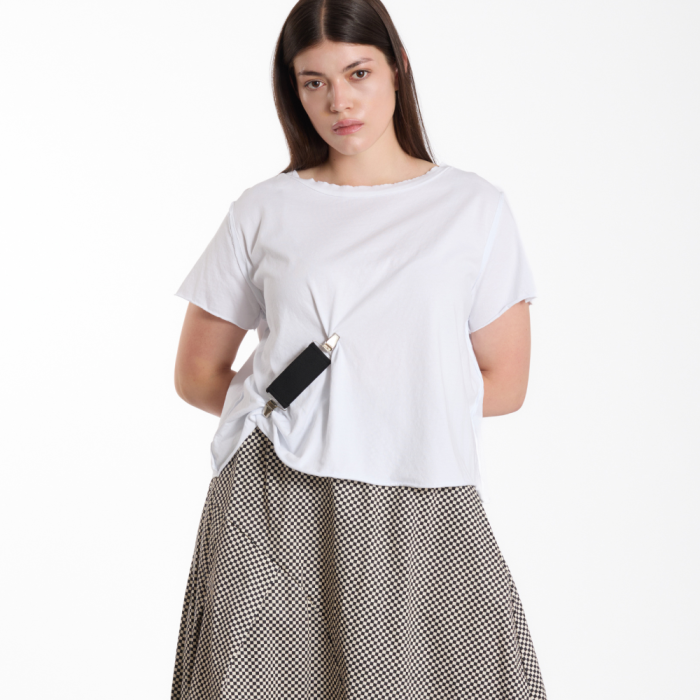 T-SHIRT „BOX BELT” – biały fason pudełkowy z paskiem WENDY TRENDY